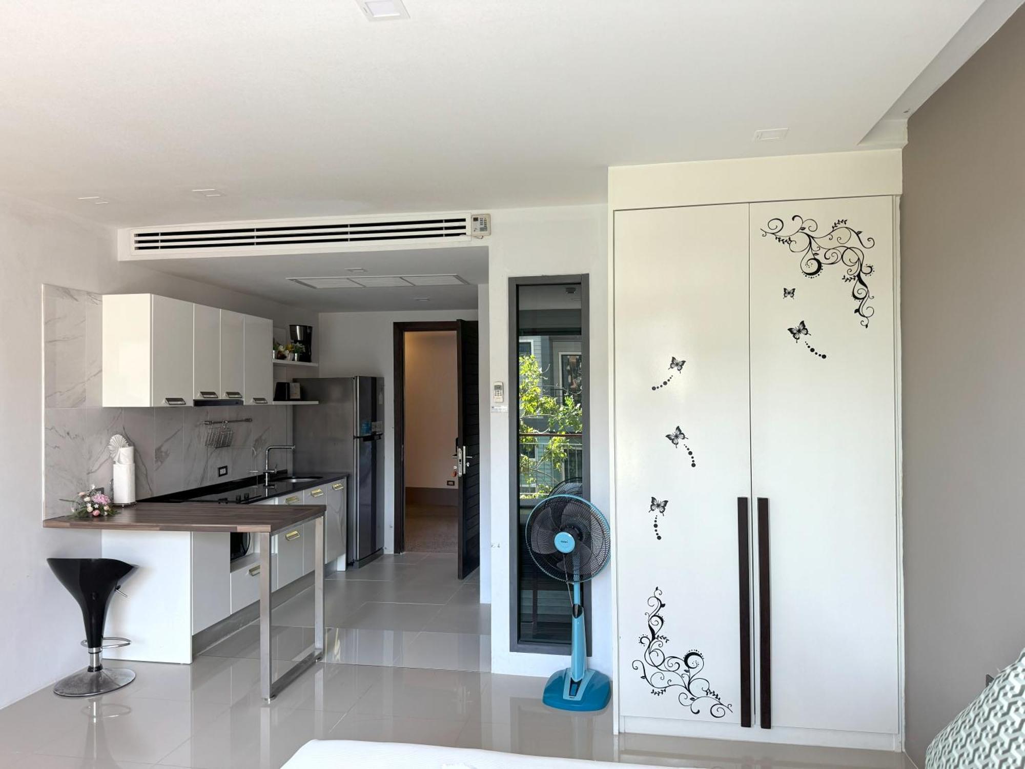 Private Apartment At Emerald Terrace Patong 외부 사진