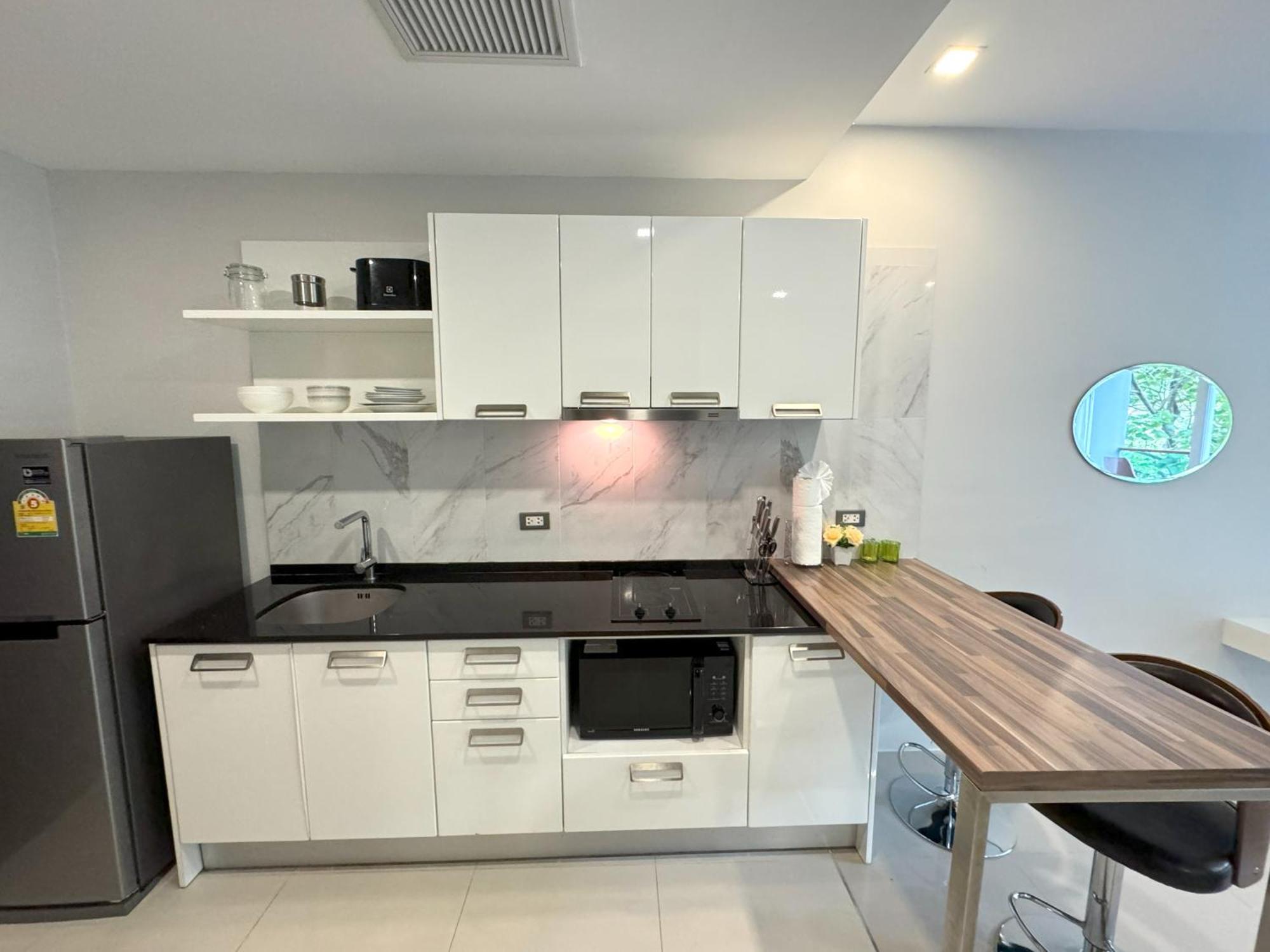 Private Apartment At Emerald Terrace Patong 외부 사진