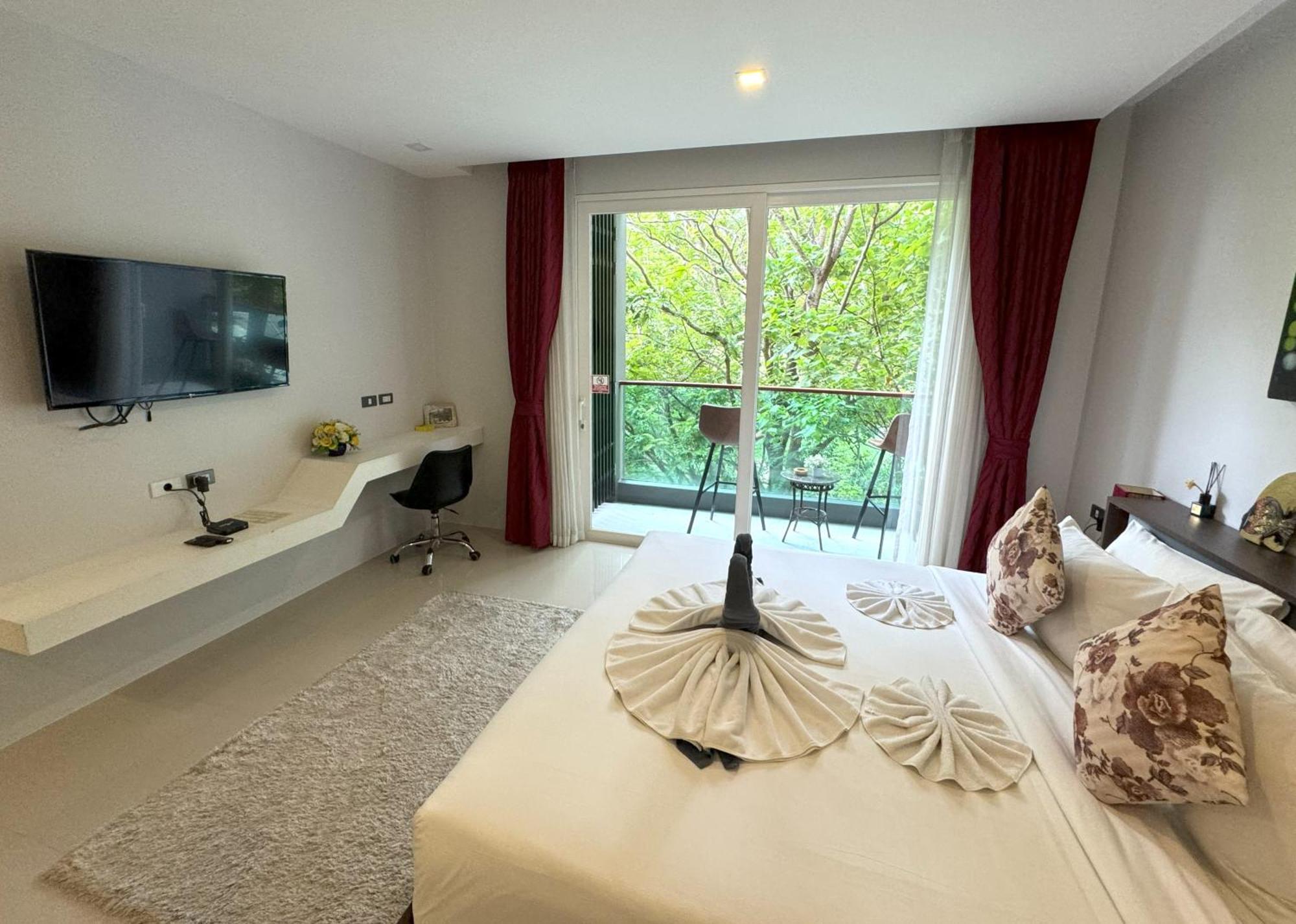 Private Apartment At Emerald Terrace Patong 외부 사진