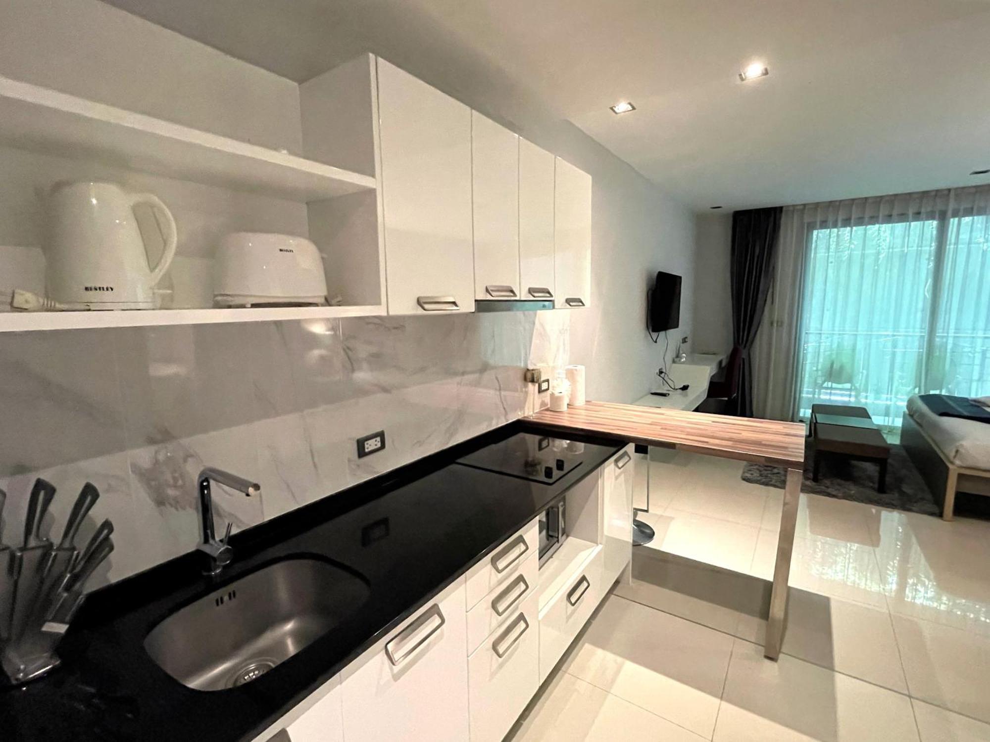 Private Apartment At Emerald Terrace Patong 외부 사진