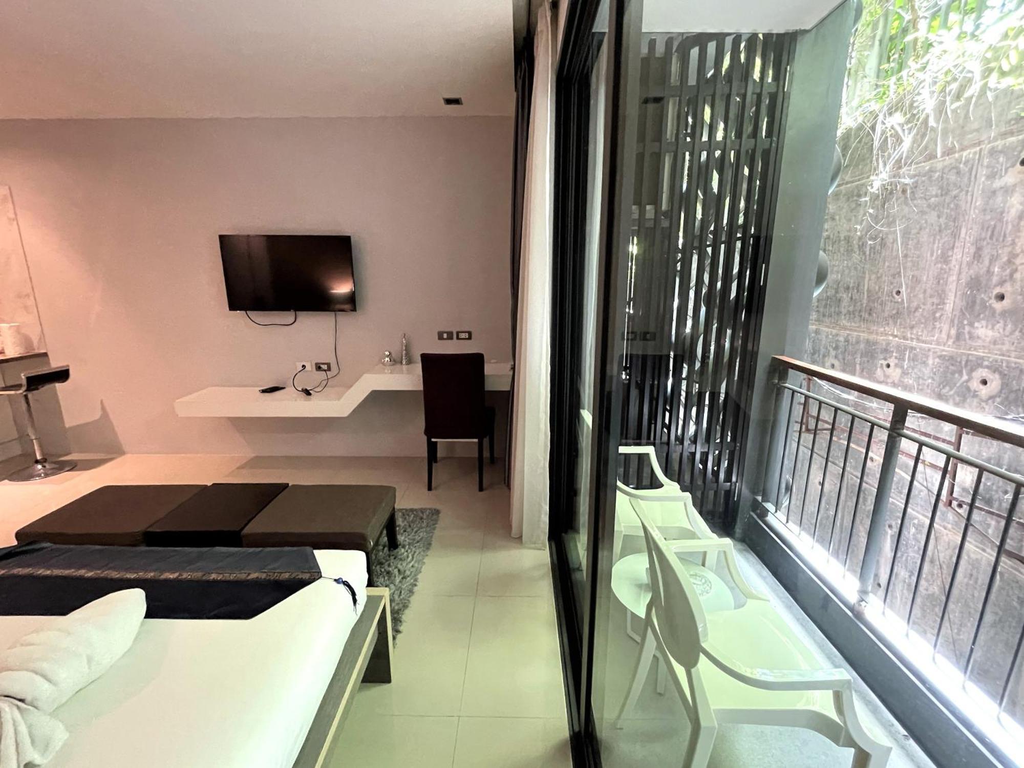 Private Apartment At Emerald Terrace Patong 외부 사진